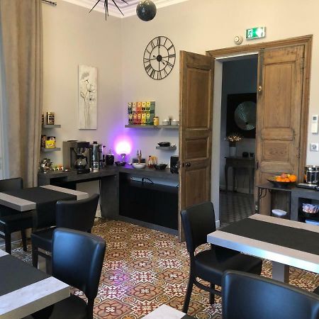 Hotel Le Lys D'Or Vauvert Ngoại thất bức ảnh