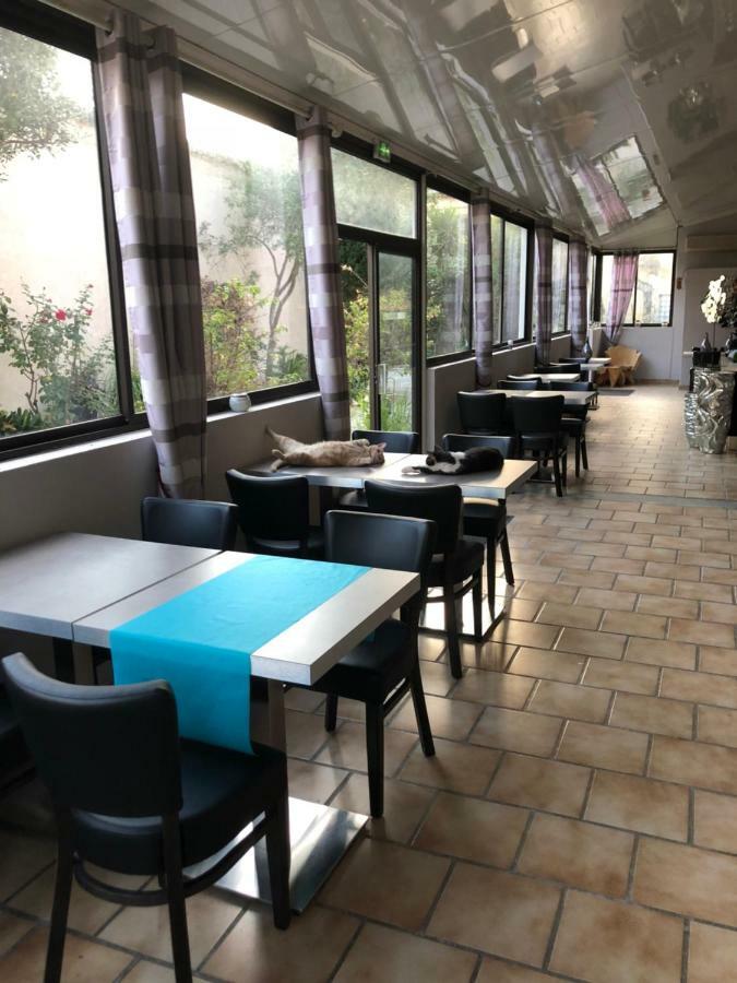 Hotel Le Lys D'Or Vauvert Ngoại thất bức ảnh